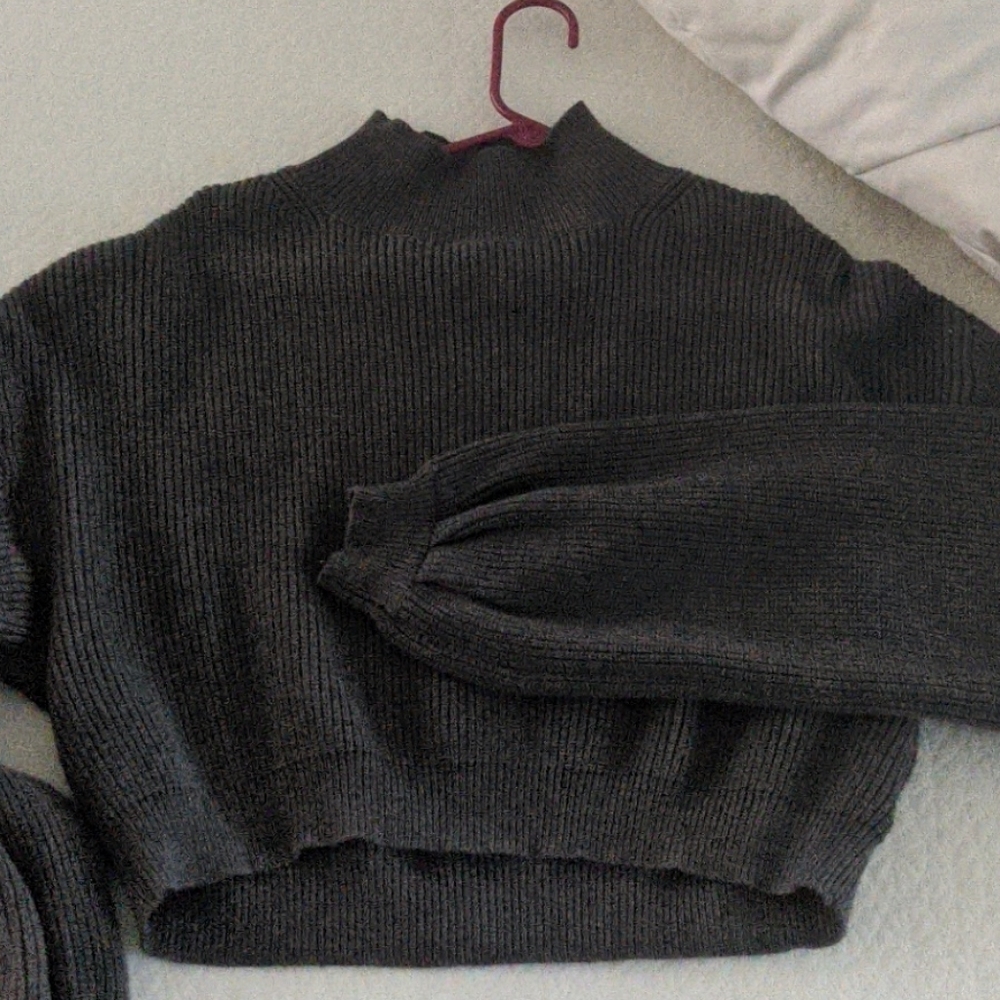 Cropped sweater